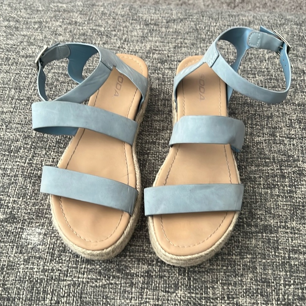 Soda platform sandals